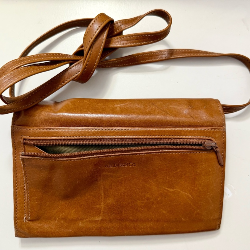 🌼 G.H. Bass & Co. Tobacco Brown Leather Crossbody Bag